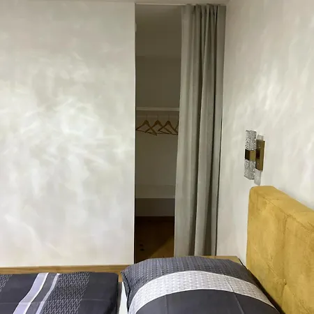 Lothse Shar アパート *